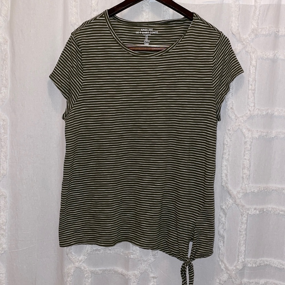 Gap “Easy Tee” with tie detail